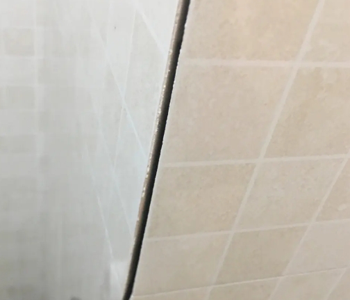蓬莱瓷砖空鼓维修公司分享阳台瓷砖脱落的修复过程可以分为以下几个步骤