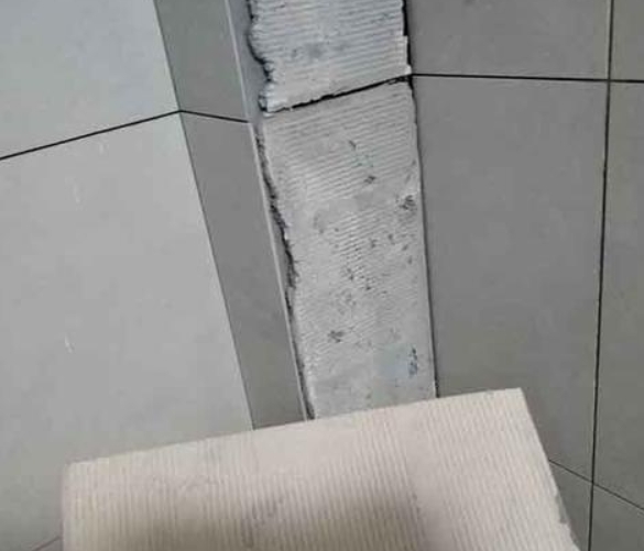 蓬莱瓷砖空鼓维修公司分享下厨房瓷砖脱落的补救措施。